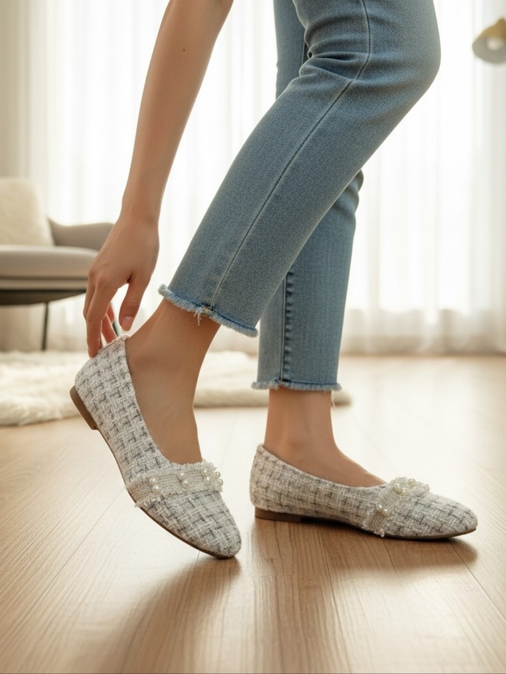 SIFAYF Pearl Embellished Cream Tweed Flats – Size 9 – Elegant Woven Design